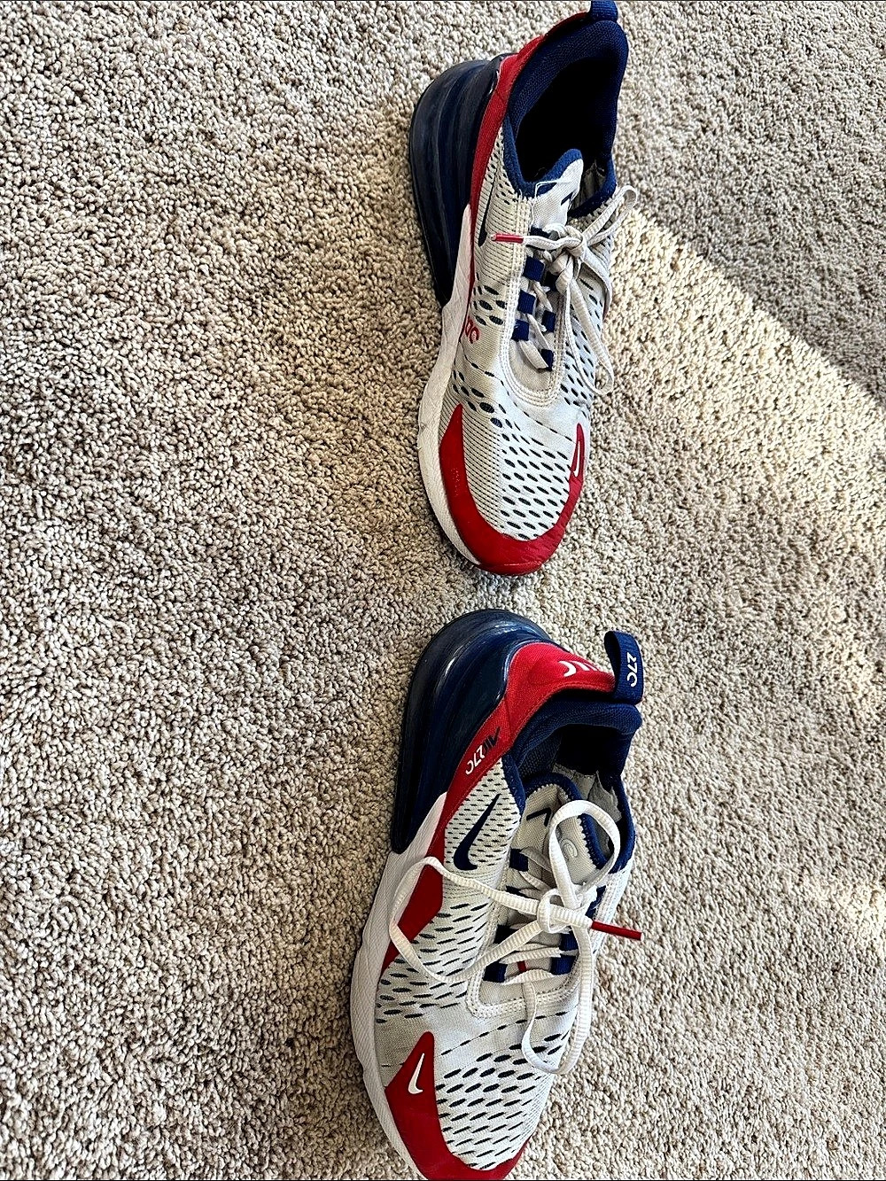 Nike Air Max 270’s unisex Men's Sneakers in White & Red